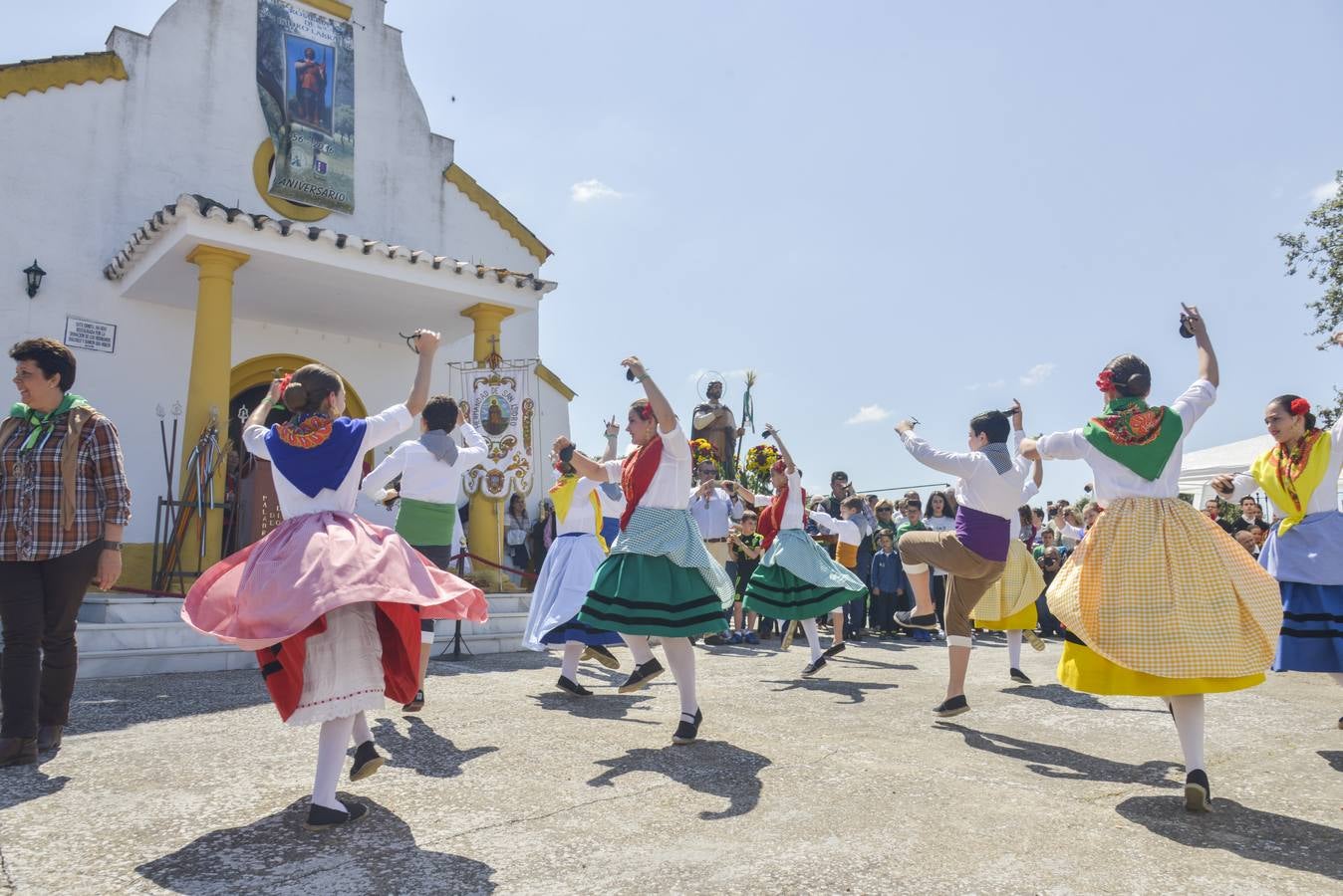 Domingo, 15 de mayo: La romería en honor San Isidro en los campos de Tres Arroyos cumple 60 años entre el fervor popular. Fotografía: JV Arnelas