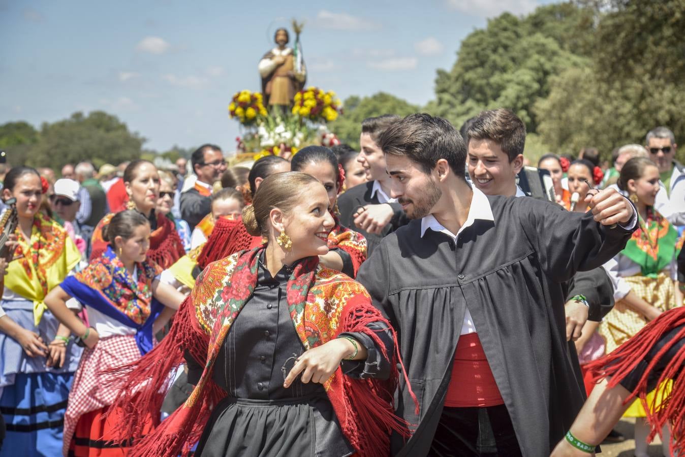 Domingo, 15 de mayo: La romería en honor San Isidro en los campos de Tres Arroyos cumple 60 años entre el fervor popular. Fotografía: JV Arnelas
