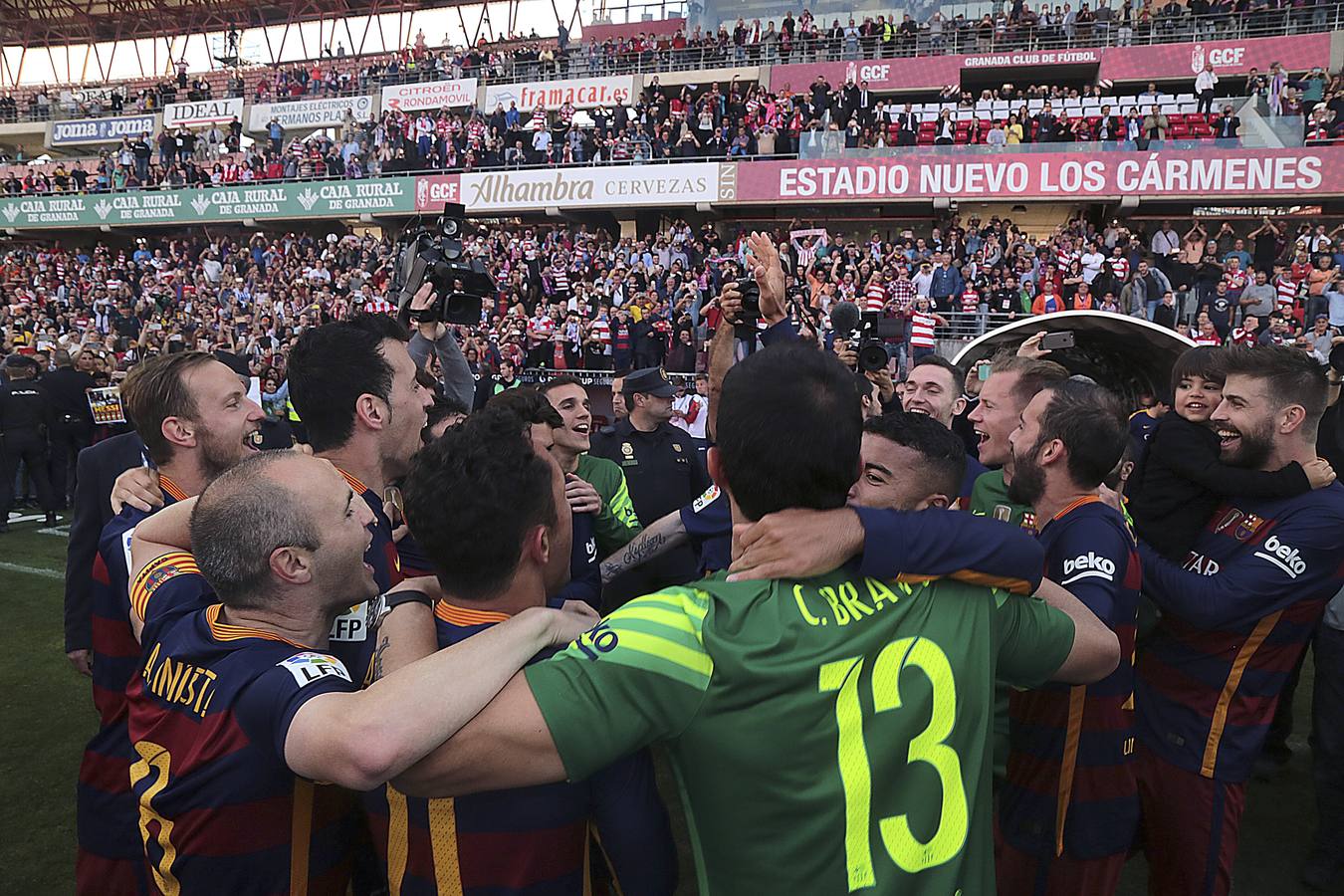 Sábado, 14 de mayo: El FC Barcelona se proclama campeón de liga 2015-2016 en Granada. Fotografía: Agecias