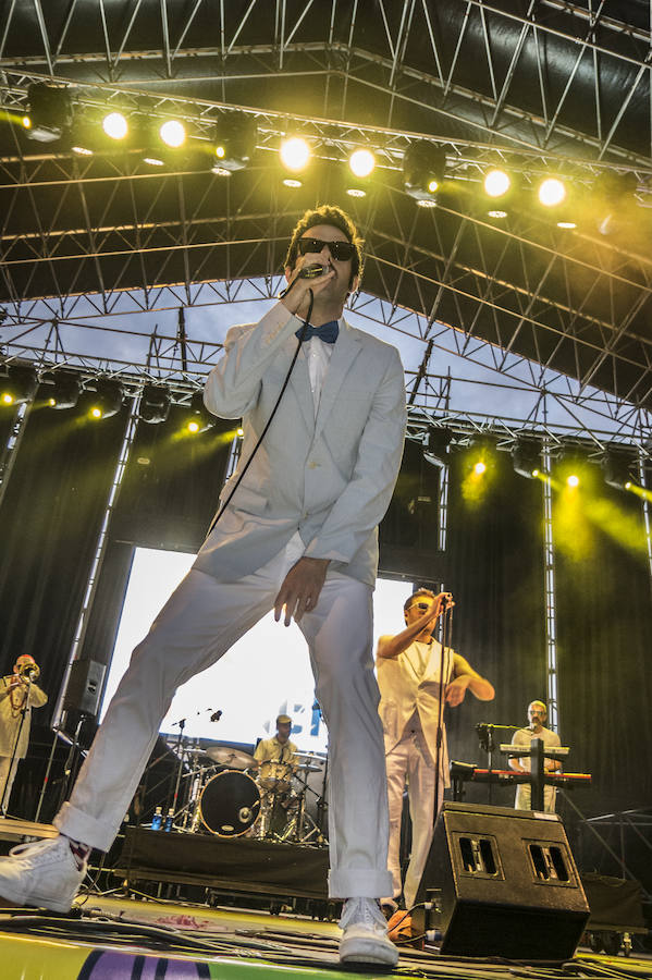Los Palomos toman las calles de Badajoz