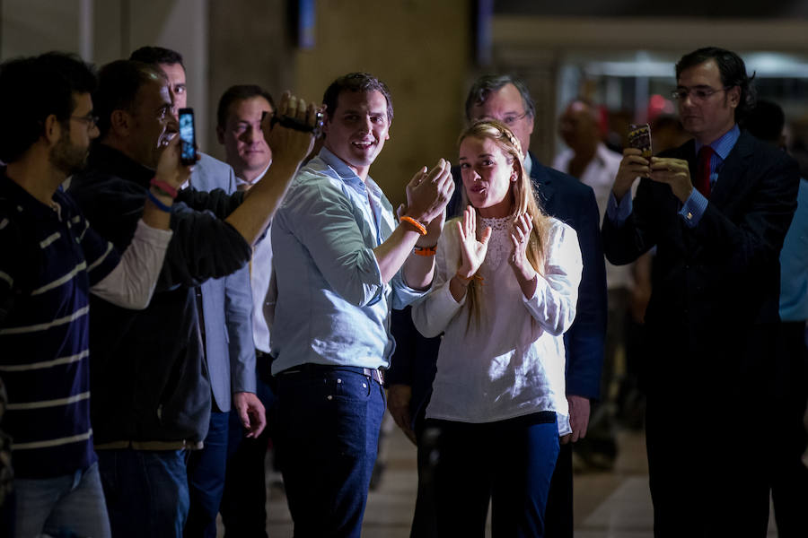 Albert Rivera y Lilian Tintori, esposa de Leopoldo López.