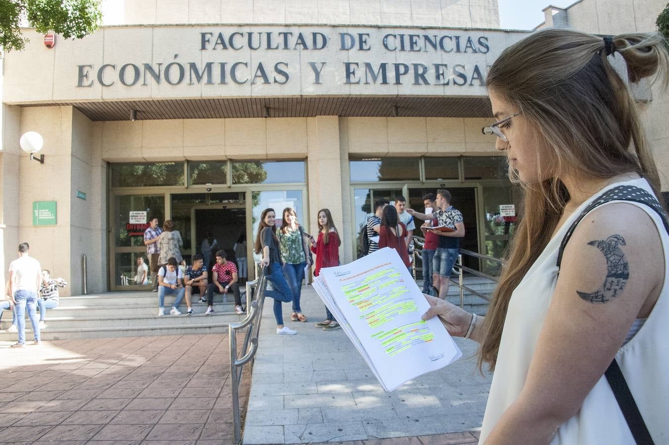Martes, 7 de junio. 5.164 alumnos extremeños comenzaron a realizar la Prueba de Acceso a la Universidad (PAU), conocida como Selectividad, una convocatoria que llegó a su fin tras 41 años.El año que viene se sustituye por una prueba final de Bachillerato. Fotografía: Pakopí