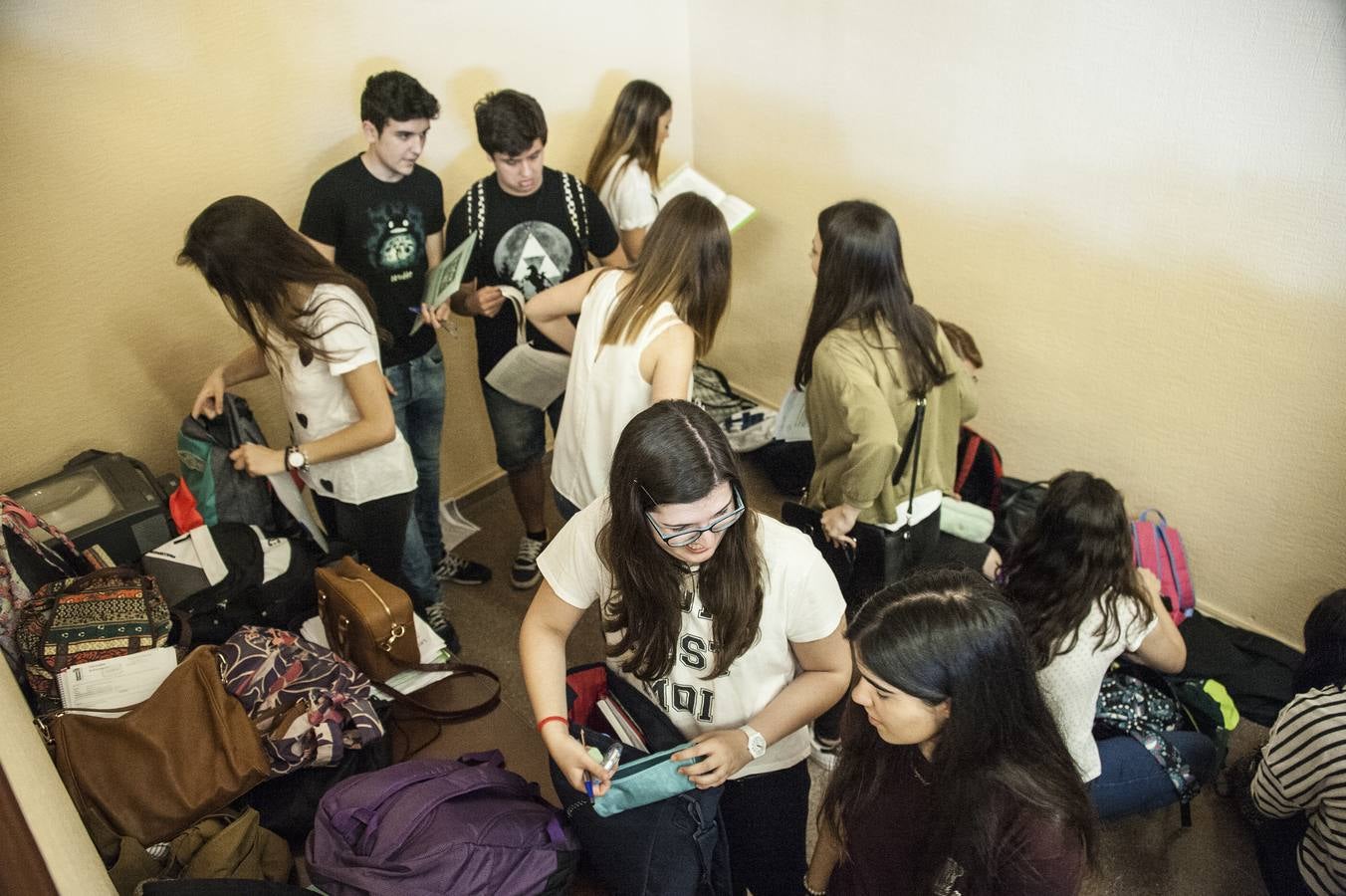 Martes, 7 de junio. 5.164 alumnos extremeños comenzaron a realizar la Prueba de Acceso a la Universidad (PAU), conocida como Selectividad, una convocatoria que llegó a su fin tras 41 años.El año que viene se sustituye por una prueba final de Bachillerato. Fotografía: Pakopí