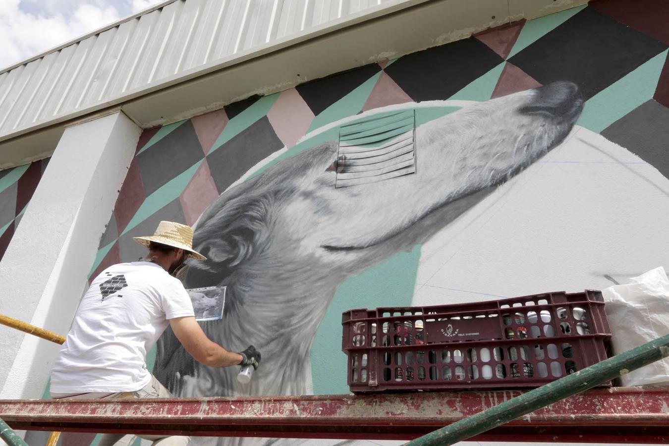 Mural sobre maltrato animal en Serradilla