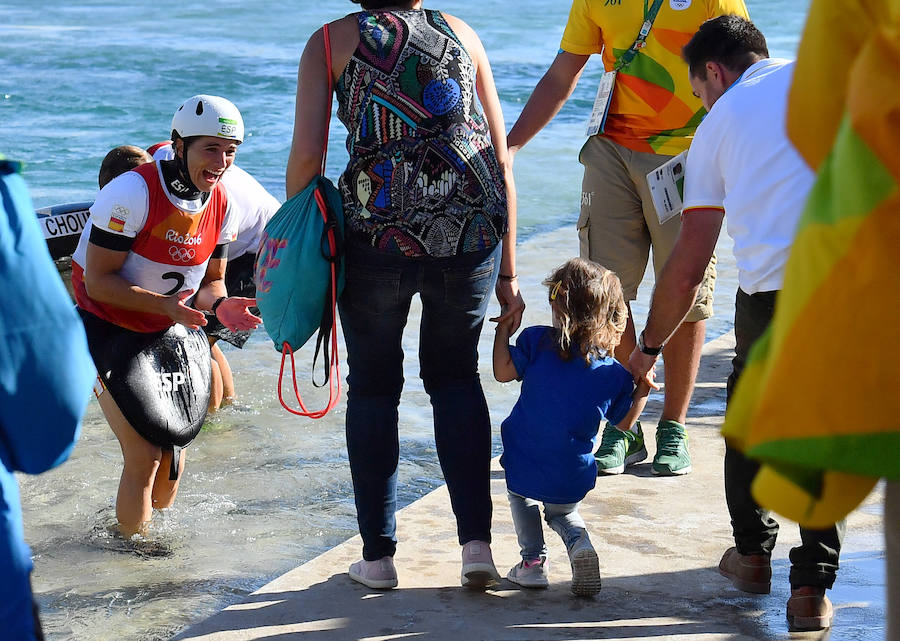 Maialen Chourraut se cuelga la medalla de oro en Río de Janeiro