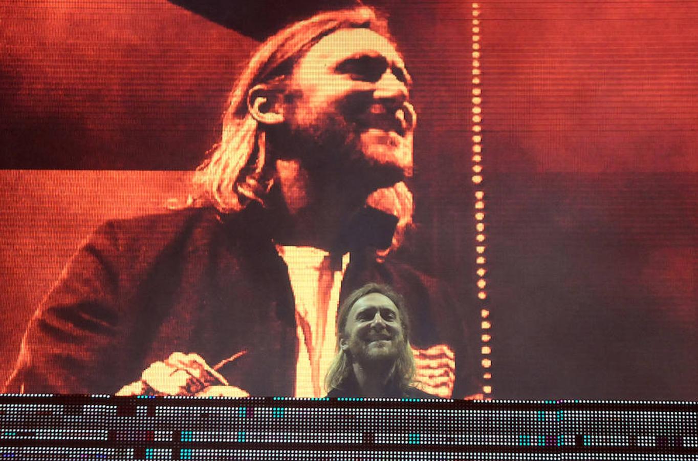 Miles de personas vibran al ritmo de David Guetta