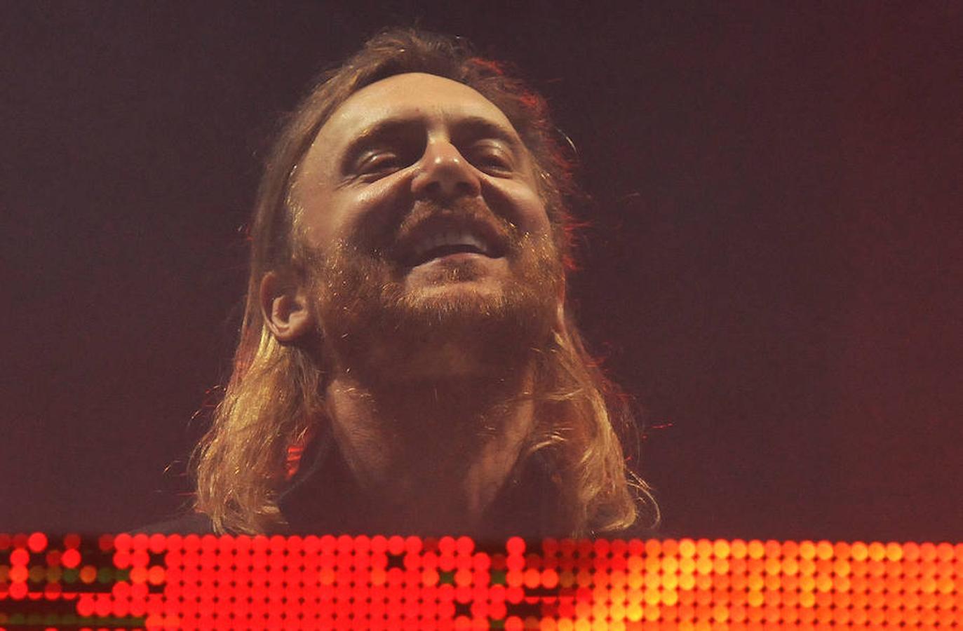Miles de personas vibran al ritmo de David Guetta