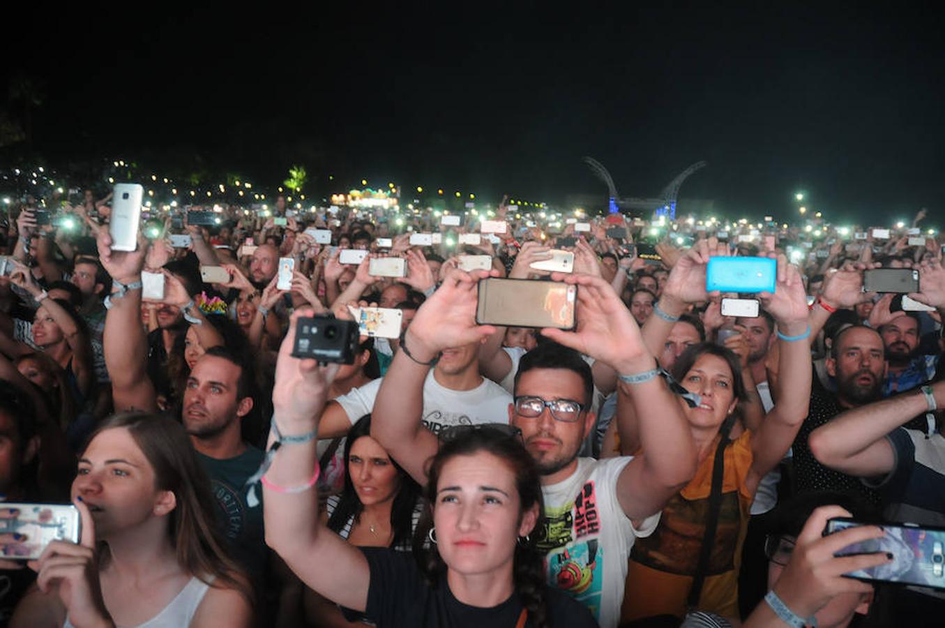 Miles de personas vibran al ritmo de David Guetta