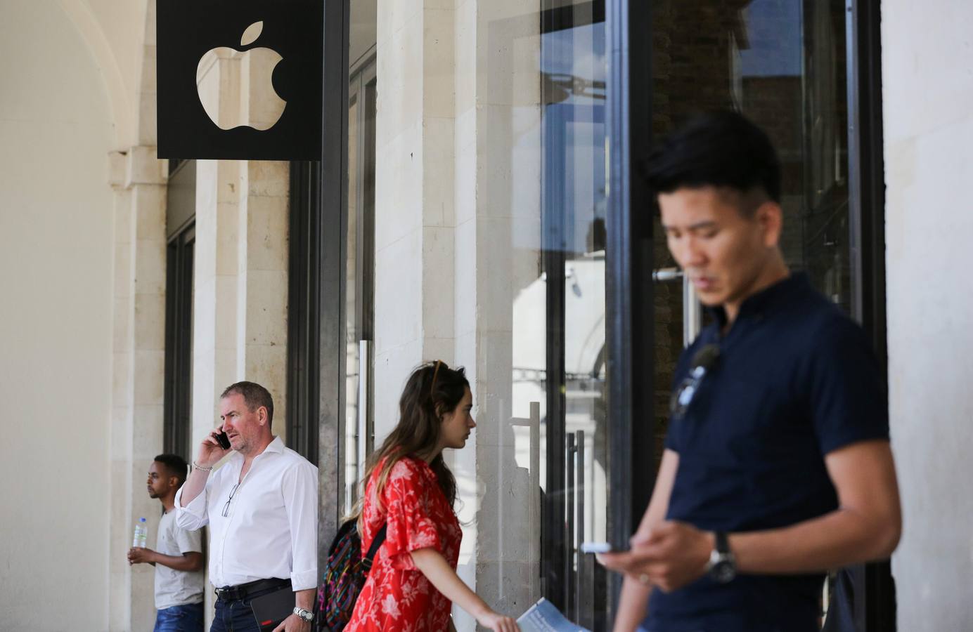 Martes, 30 de agosto: La Comisión Europea ordenó a Irlanda que cobre 13.000 millones de euros más intereses a Apple al considerar que se ha beneficiado ilegalmente de ventajas fiscales. Fotografía: Agencias