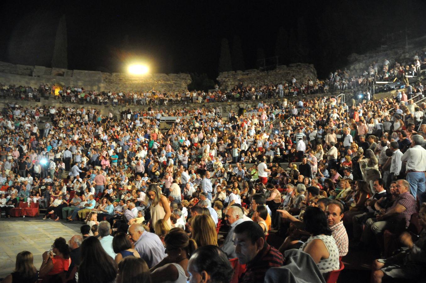 Sábado, 10 de septiembre: Alejandro Sanz revoluciona el Teatro Romano de Mérida con uno de sus conciertos enmarcado en la gira 'Sirope'. Fotografías: Brígido.