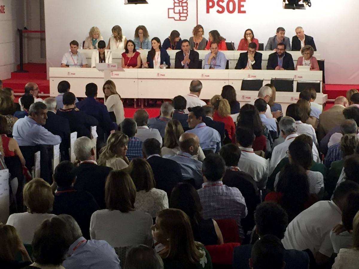 Sábado, 1 de octubre: El líder del PSOE, Pedro Sánchez, dimite como secretario general. Fotografías: Agencias.