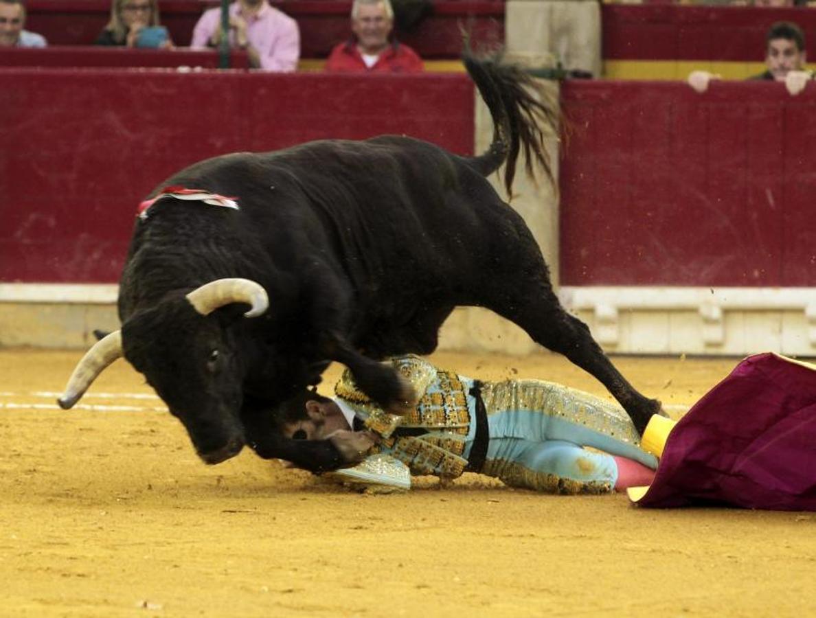 Imágenes de la cogida a Juan José Padilla en Zaragoza