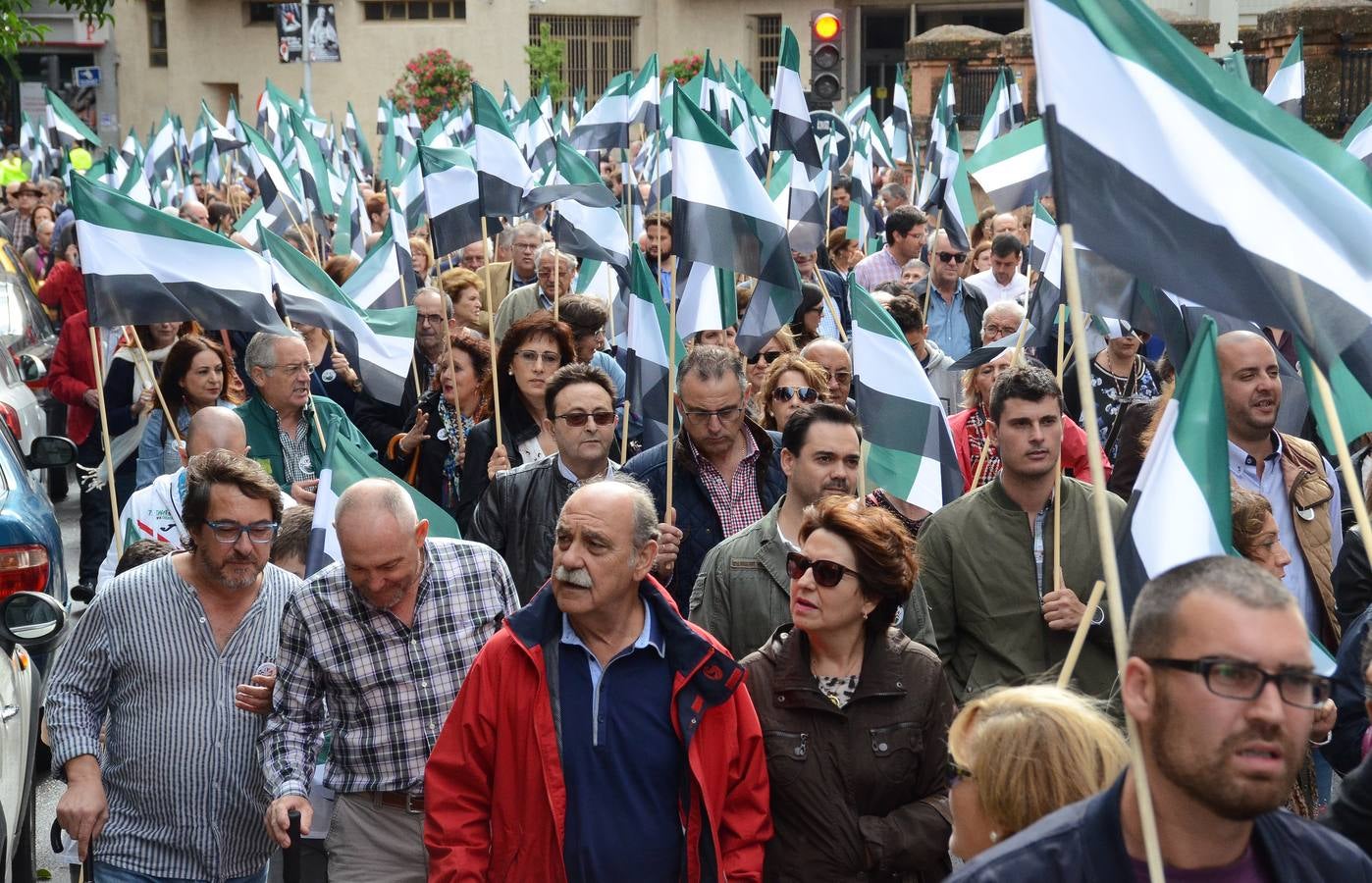 Sábado, 22 de octubre: Más de 2000 personas reclamaron en las calles de Badajoz un tren digno para Extremadura. Fotografías: Casimiro Moreno