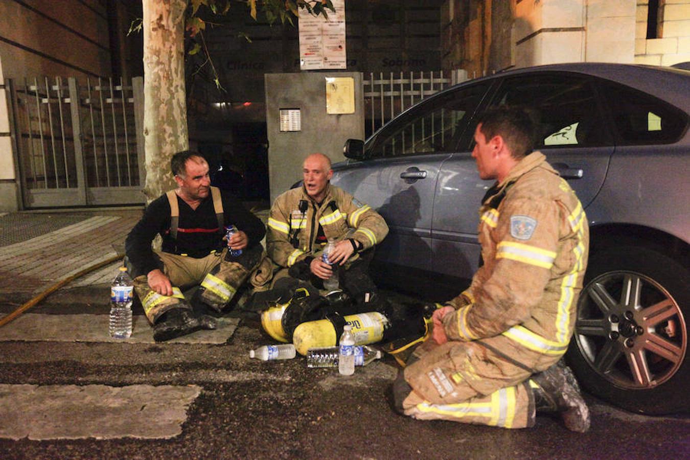 Un muerto y 13 heridos por la explosión en un edificio del centro de Cáceres