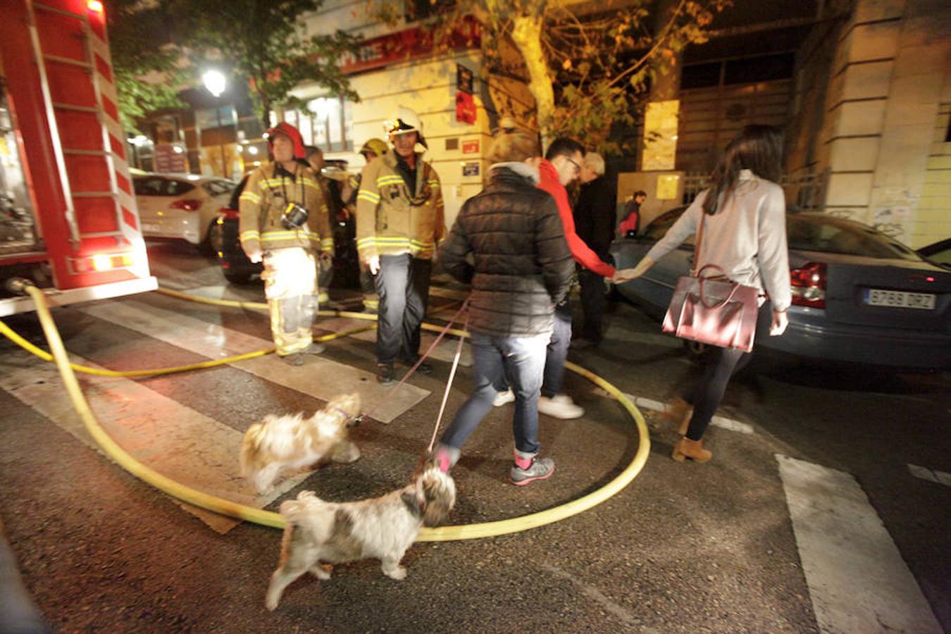 Un muerto y 13 heridos por la explosión en un edificio del centro de Cáceres