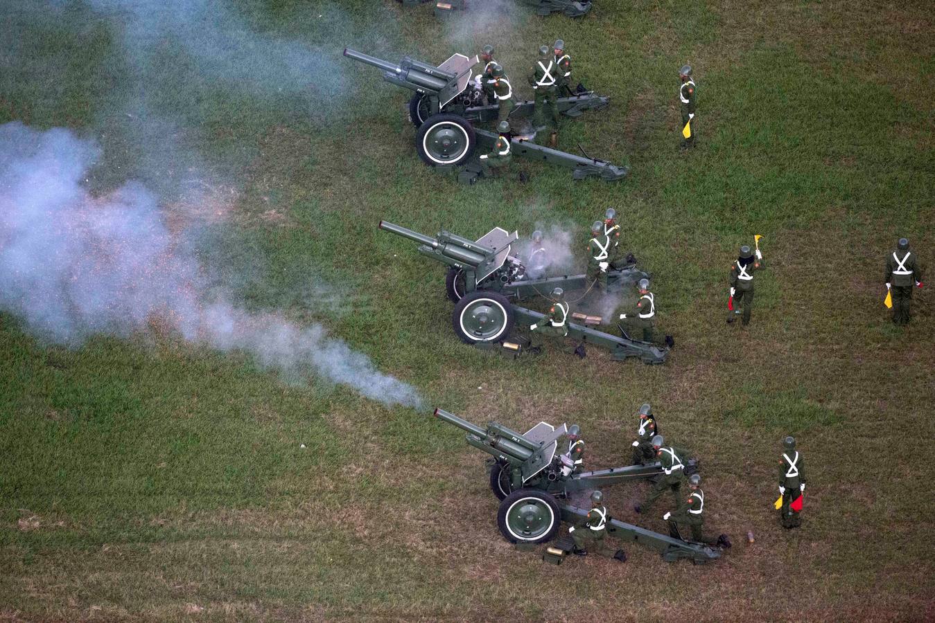 Desfile militar por los 58 años de la Revolución Cubana