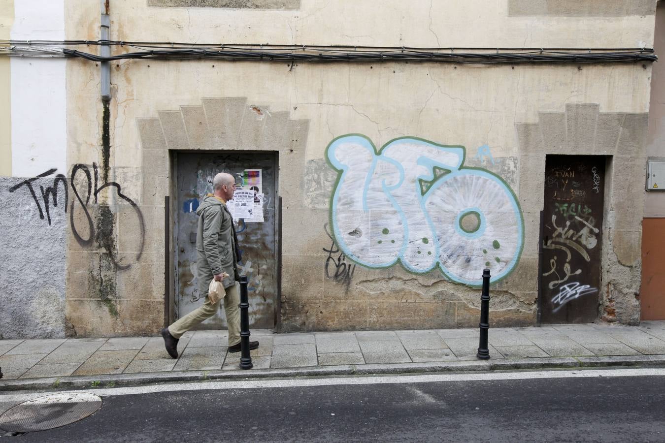 Campaña de limpieza de grafitis en el centro de Cáceres