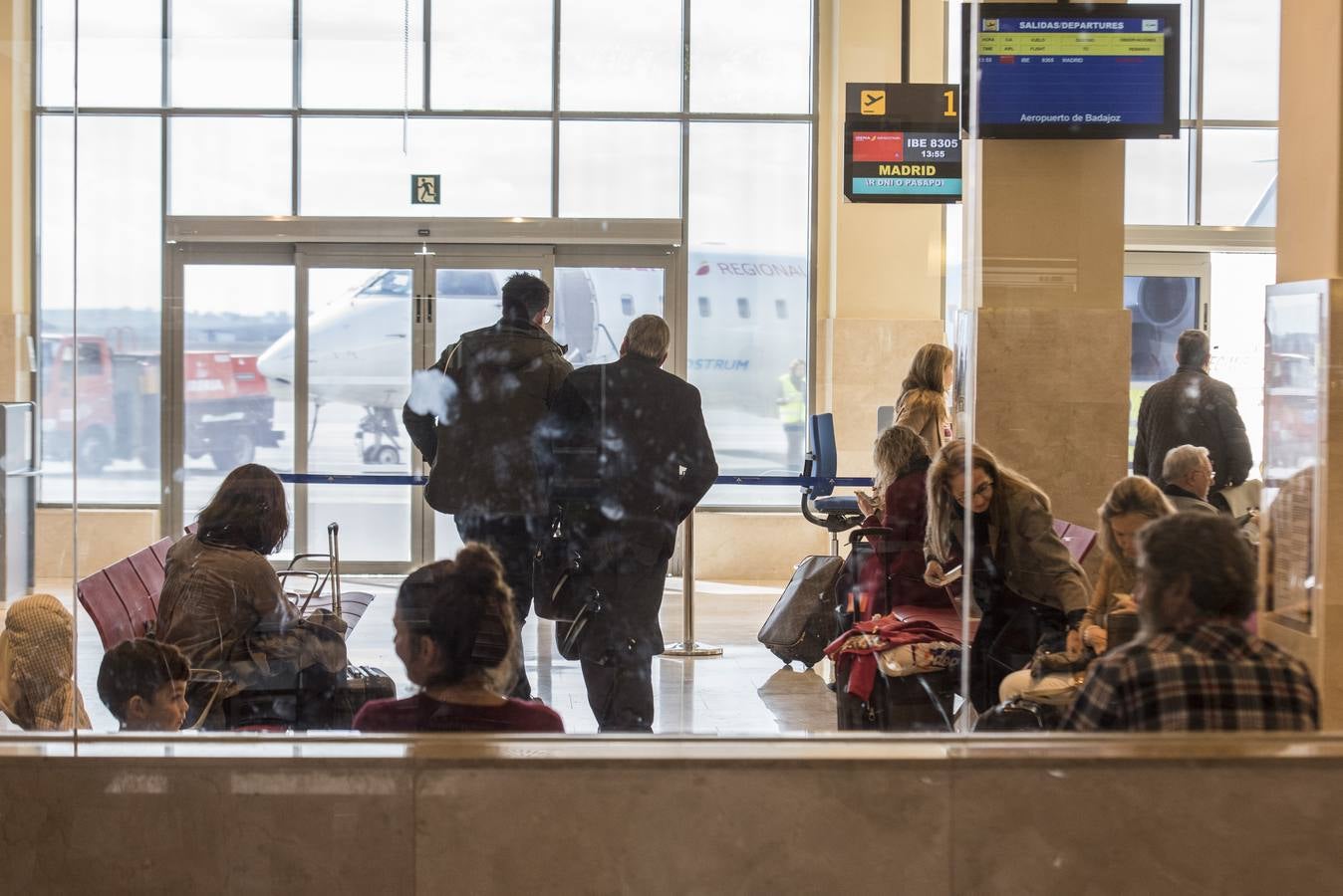 Martes, 7 de febrero. El aeropuerto de Badajoz alcanzará los 45.000 usuarios en el año 2021 y superará a León y Vitoria, según un informe del Ministerio de Fomento. Fotografías: JV Arnelas