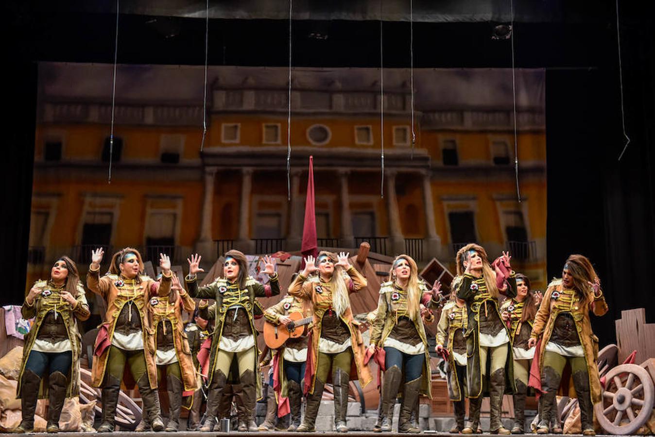 Las Chimixurris tienen una escenografía muy teatral y suenan bonito. Tienen pasodobles comprometidos y todo para tener una puntuación muy alta