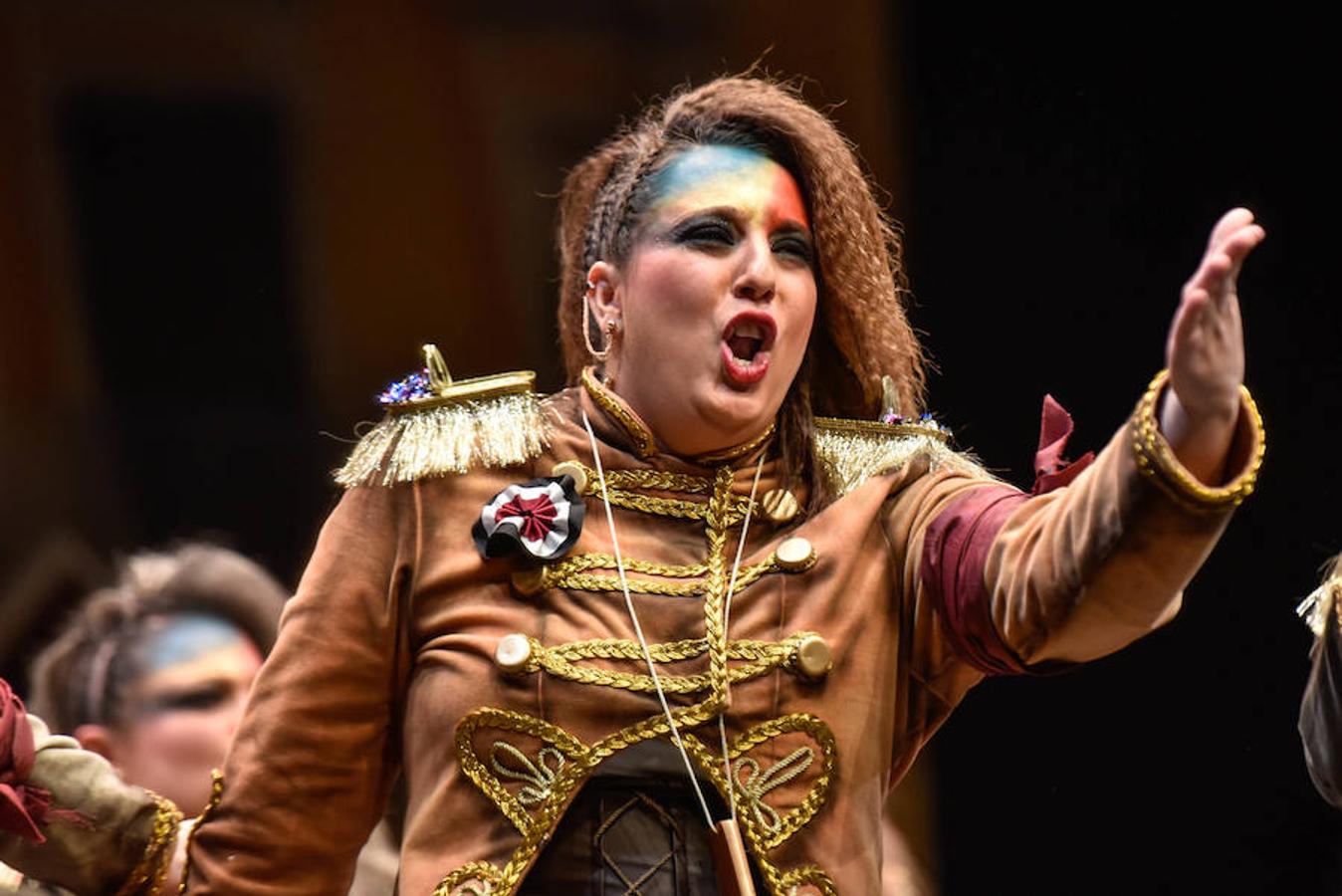 Las Chimixurris tienen una escenografía muy teatral y suenan bonito. Tienen pasodobles comprometidos y todo para tener una puntuación muy alta