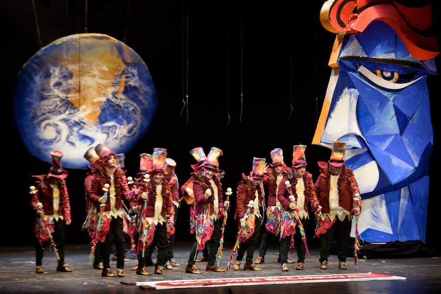 A muchos de sus seguidores les molesta que les comparen con las comparsas gaditanas, pero es que en Badajoz este grupo no tiene comparación con nada