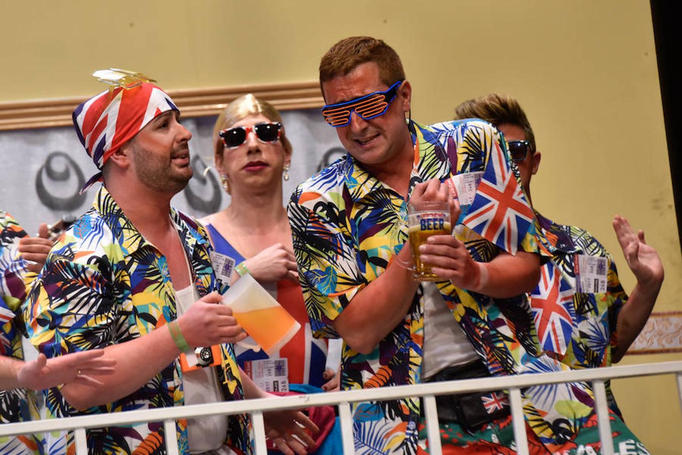 Los Indecisos han escogido un buen tipo, de británicos de vacaciones en España haciendo balconing