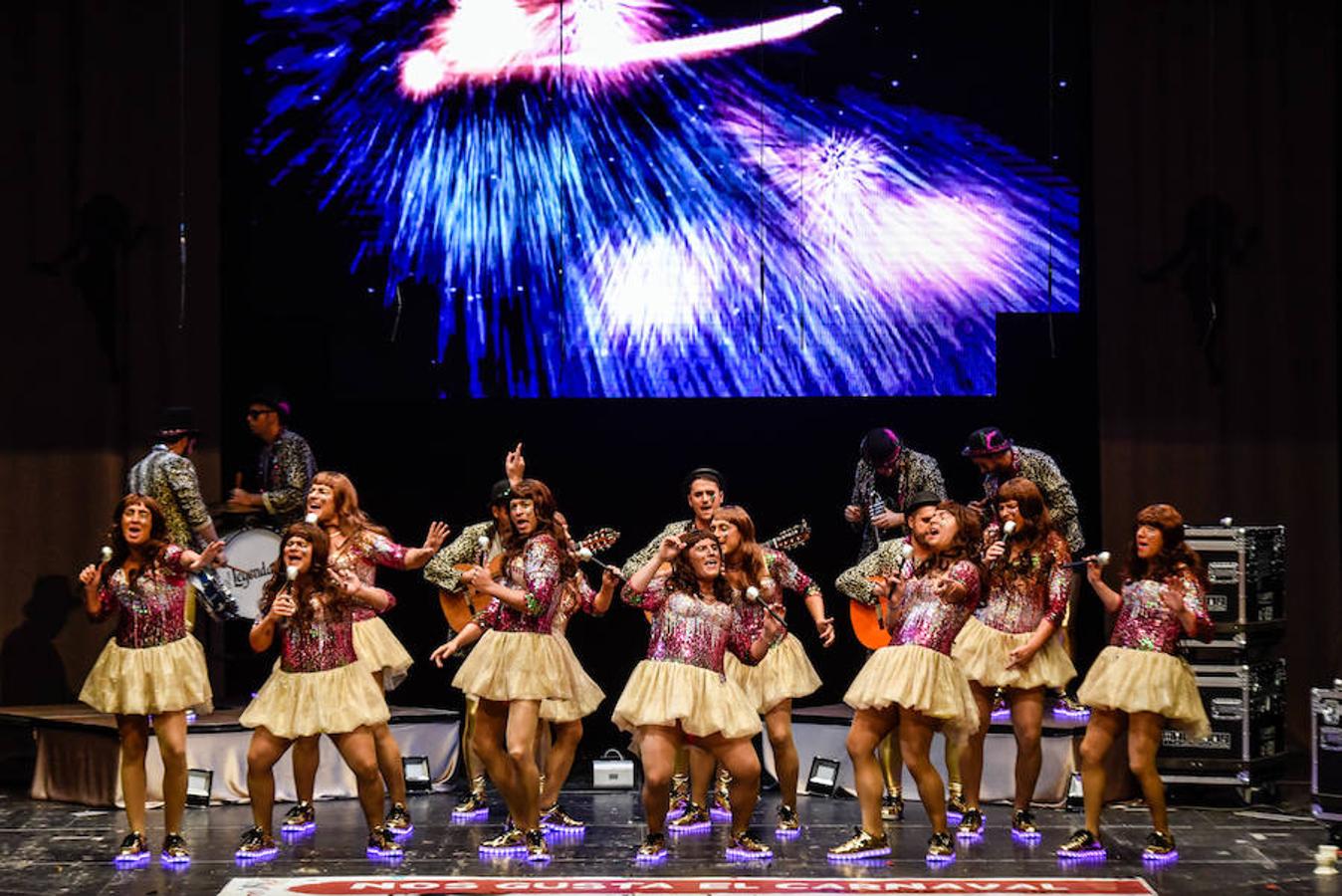 Tiene mucho mérito cantar toda la actuación en falsete imitando la voz de una mujer. Se pierde la fuerza típica de los Water pero es un detalle más de la calidad de esta murga.