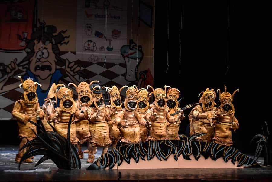 Tuvieron sorpresas como la presentación con música de Los Cobardes de Martínez Ares, un atrevimiento que no pasó desapercibido para los asistentes