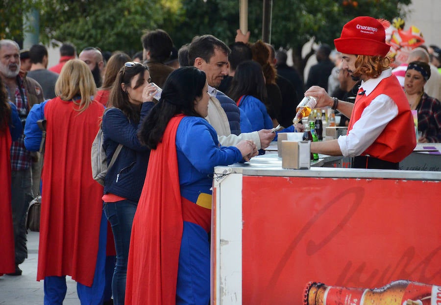 El sol convierte el Carnaval de Día en multitudinario
