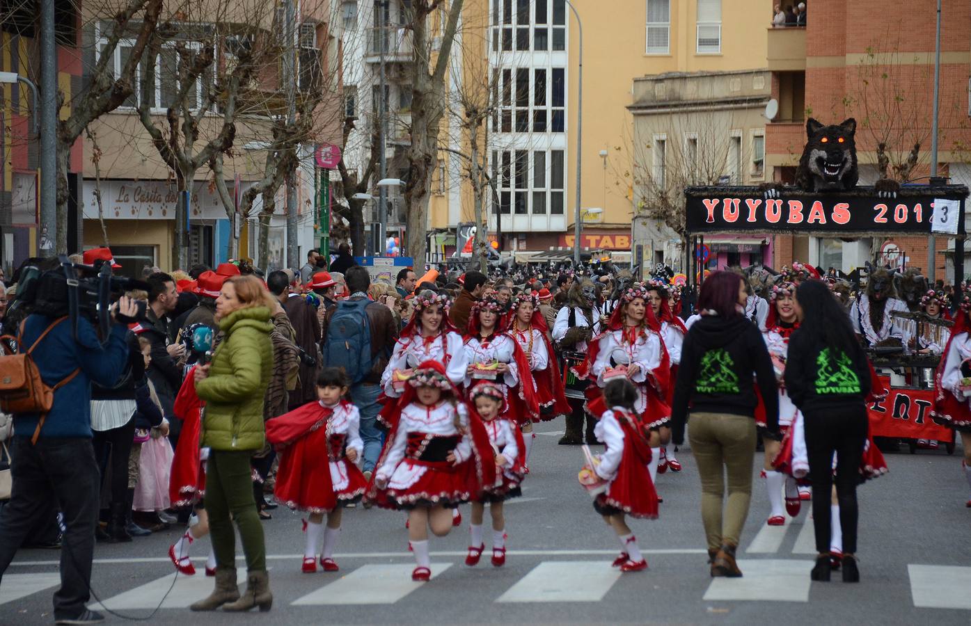 Martes, 28 de febrero. El desfile del Entierro de la Sardina en el barrio de San Roque, puso punto y final a los Carnavales de Badajoz 2017. Fotografías: Casimiro Moreno