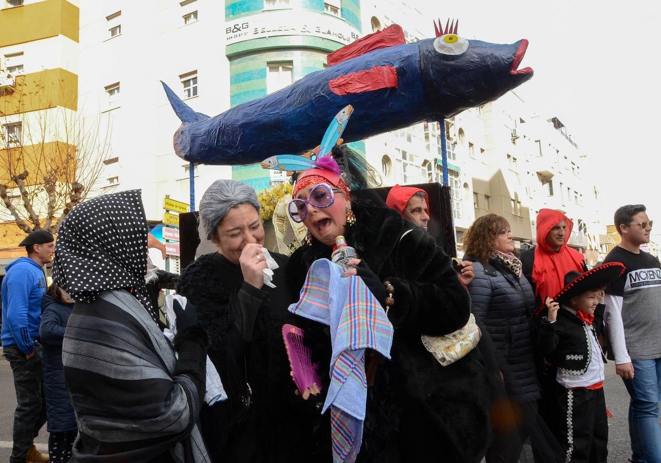 Martes, 28 de febrero. El desfile del Entierro de la Sardina en el barrio de San Roque, puso punto y final a los Carnavales de Badajoz 2017. Fotografías: Casimiro Moreno