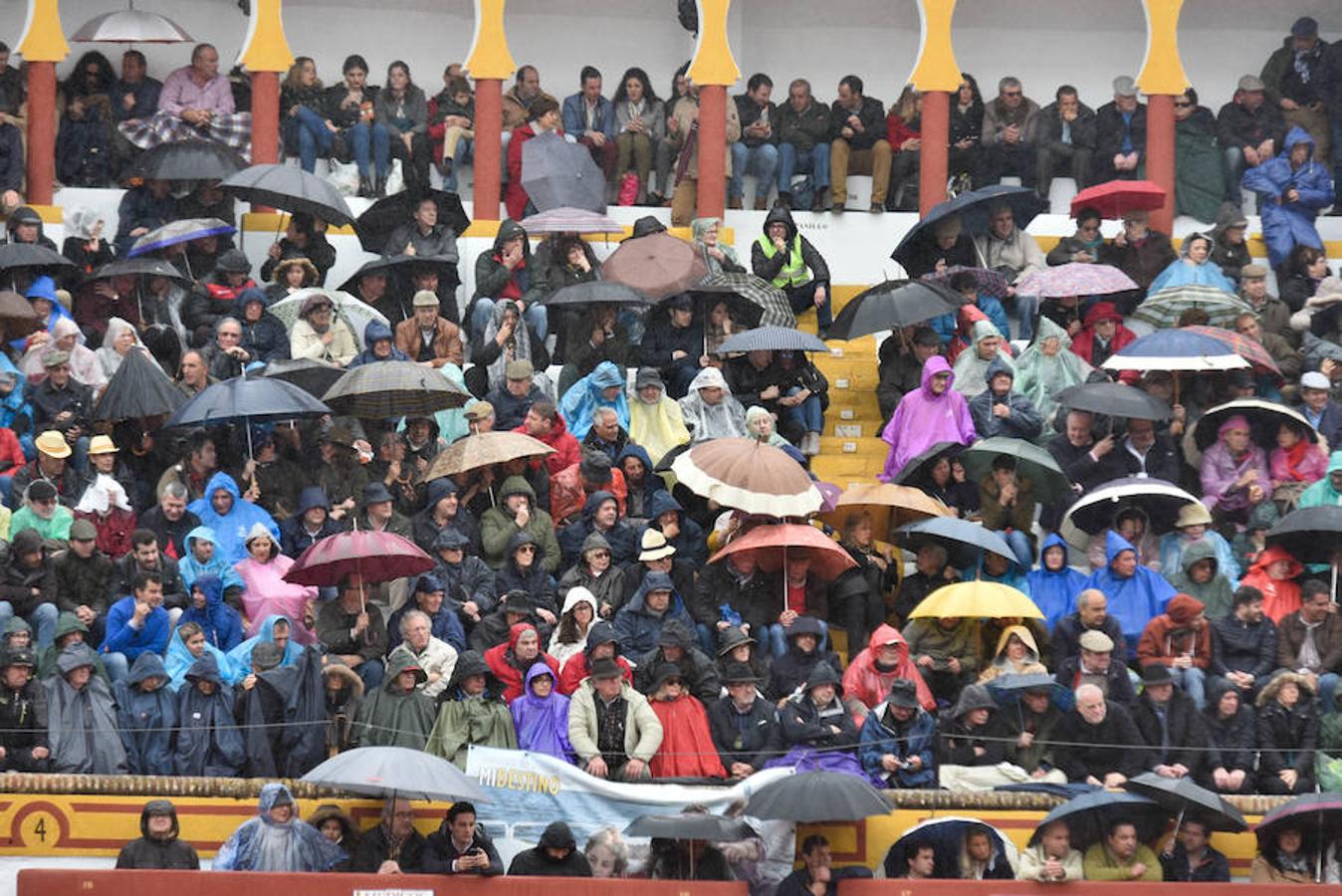Corrida de toros matinal del domingo.