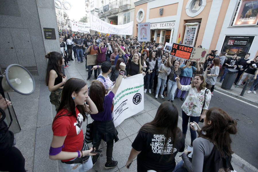 Estudiantes, padres y profesores protestan en Cáceres contra la Lomce