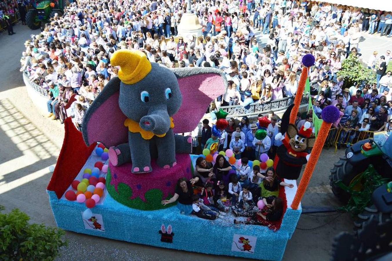 &#039;Dumbo&#039; se lleva el primer premio del concurso de carrozas de la romería de Piedraescrita