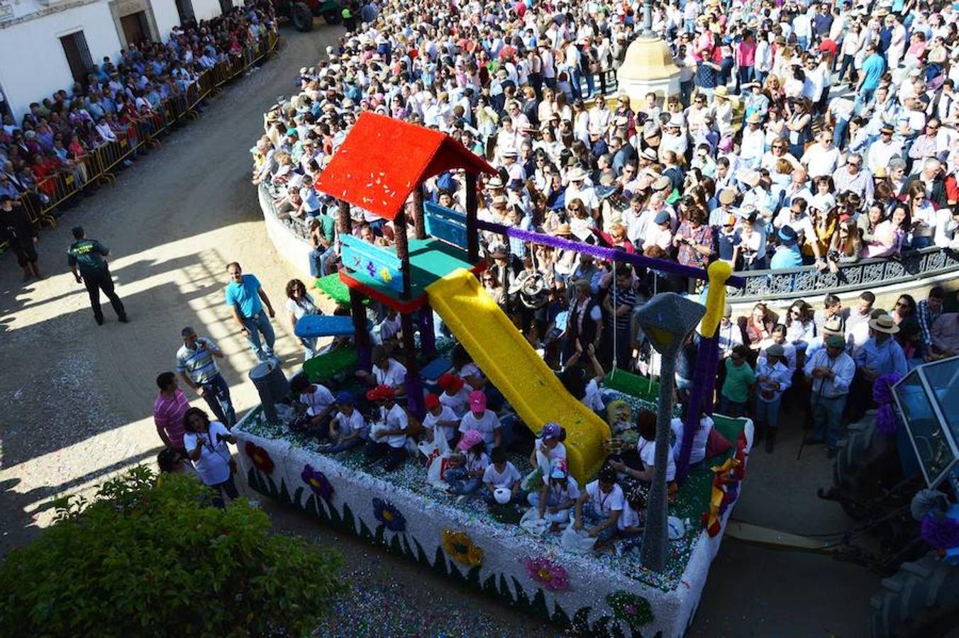 &#039;Dumbo&#039; se lleva el primer premio del concurso de carrozas de la romería de Piedraescrita