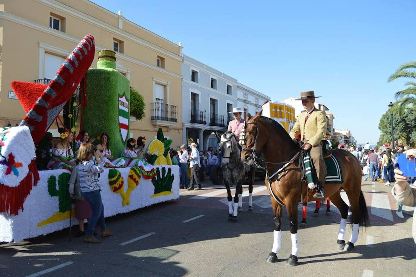 &#039;Dumbo&#039; se lleva el primer premio del concurso de carrozas de la romería de Piedraescrita