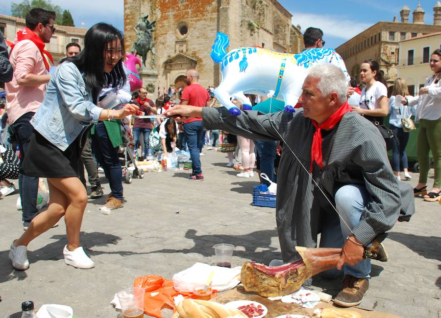 Alegría y colorido en un soleado Chíviri