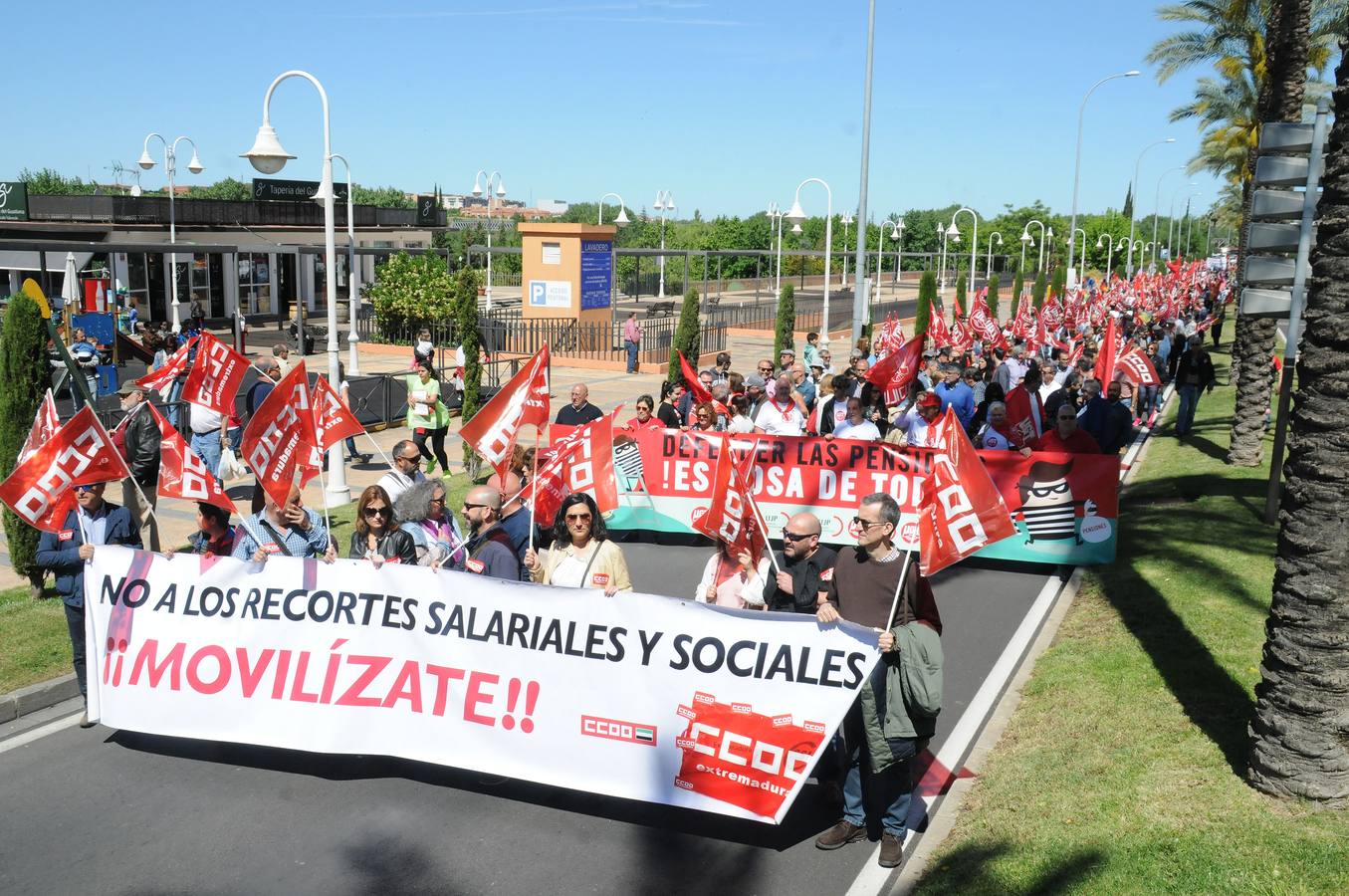 Lunes, 1 de mayo. La corrupción, el ninguneo y la exigencia de un tren digno para la región marcan las manifestaciones del primero de mayo en Extremadura. Fotografías: Brígido.