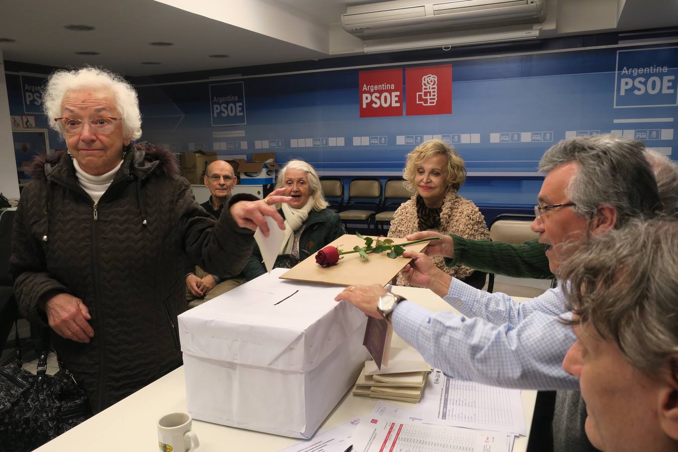 Pedro Sánchez vence en las Primaras del PSOE. Fotografías: Agencias.