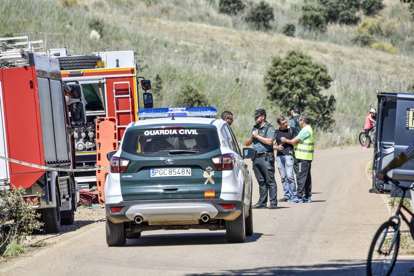 Sábado, 20 de mayo: Hallan en el canal de Lobon el cadáver de un hombre fallecido hace días. Fotografías: J. V. Arnelas.