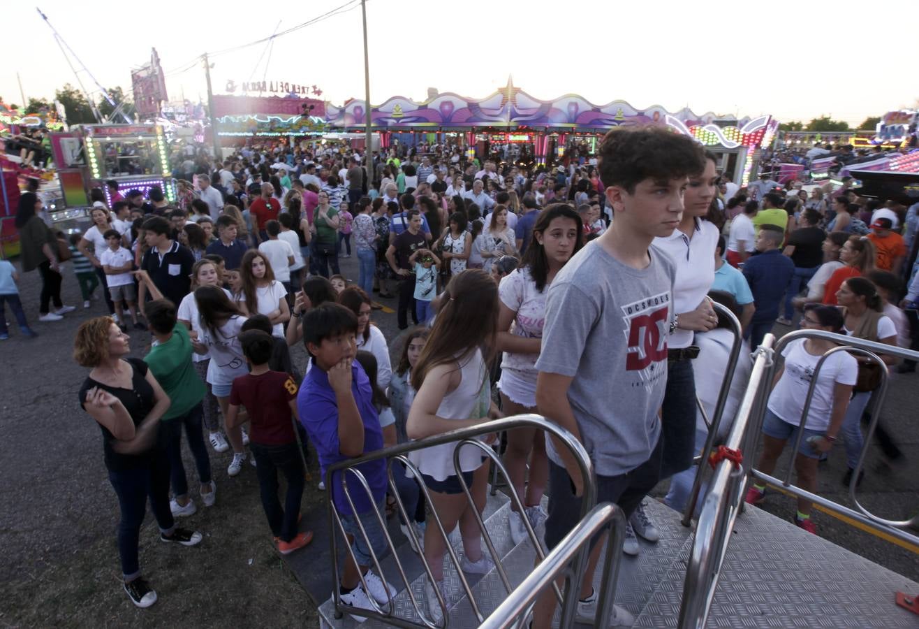 Martes, 23 de mayo: A las 23:00 del martes comenzó la feria de San Fernando de Cáceres. Fotografías: Lorenzo Cordero.