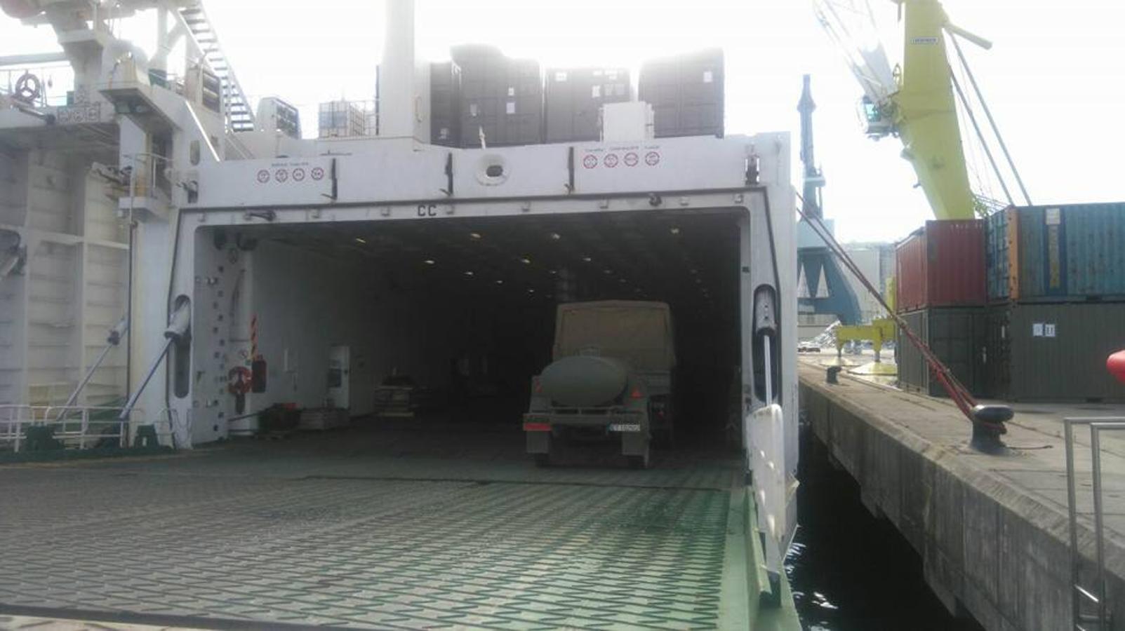 Embarcan en el puerto de Vigo los carros de combate