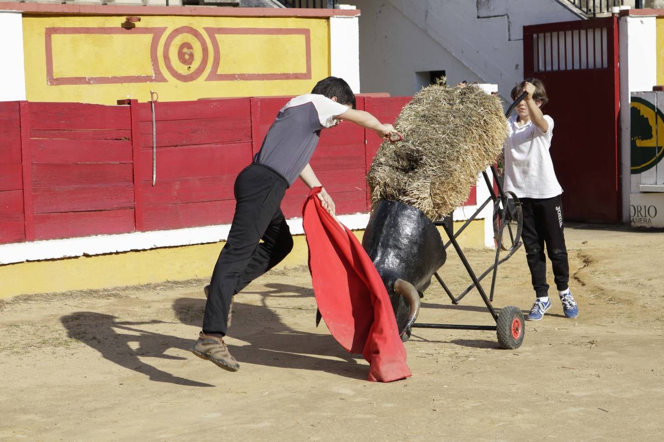 Tras casi 20 años de historia, la escuela sigue formando a jóvenes que sueñan con alcanzar el éxito de antiguos alumnos como Talavante o Ginés Marín