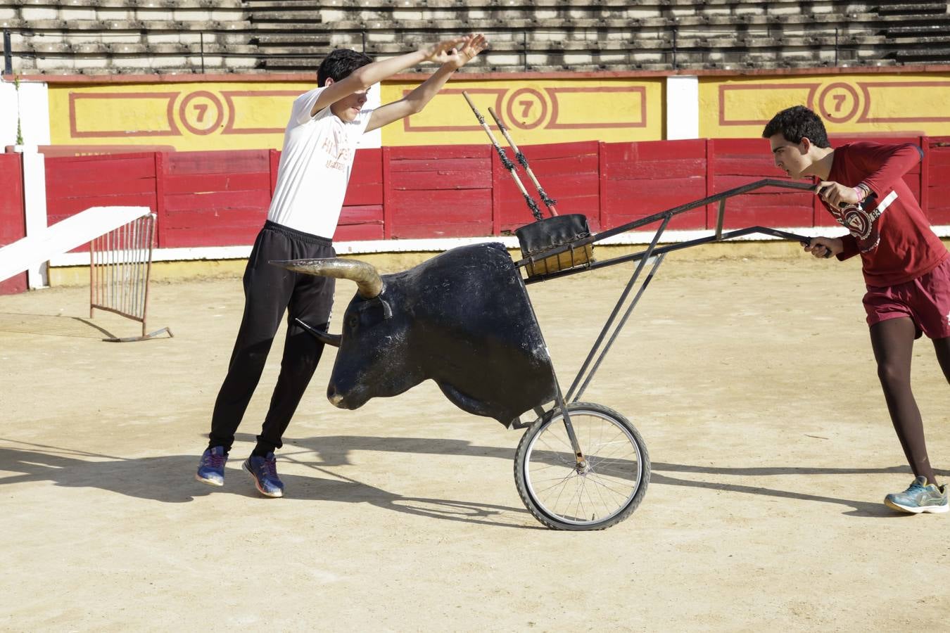 Tras casi 20 años de historia, la escuela sigue formando a jóvenes que sueñan con alcanzar el éxito de antiguos alumnos como Talavante o Ginés Marín