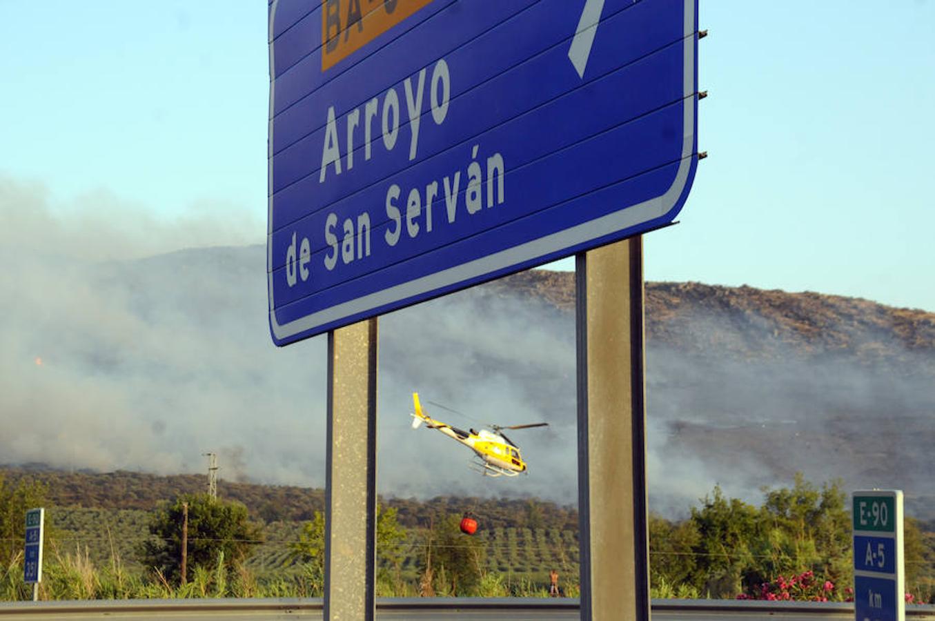 Noche de miedo en Calamonte por el incendio en la Sierra de San Serván