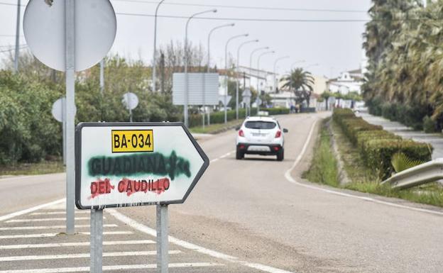 Cartel que indica la entrada a Guadiana del Caudillo.