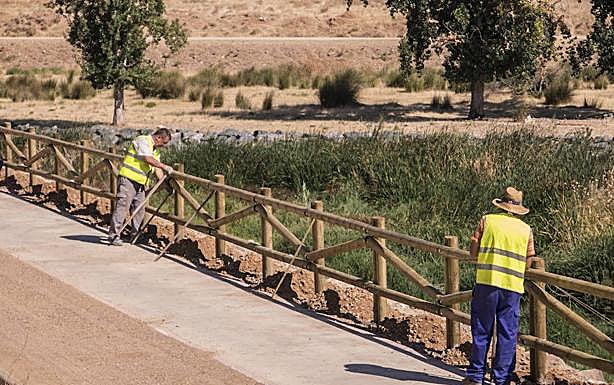 El carril bici y el nuevo paseo sobre el colector en la Circunvalación.