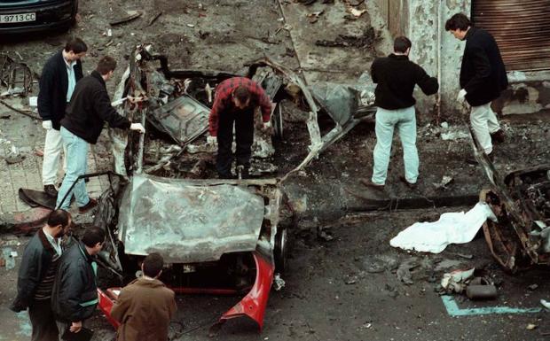 Imagen de archivo del atentado en el que falleció el policía Modesto Rico Pasarín el 17 de febrero de 1997, y por cuya muerte fue condenado Kepa del Hoyo.