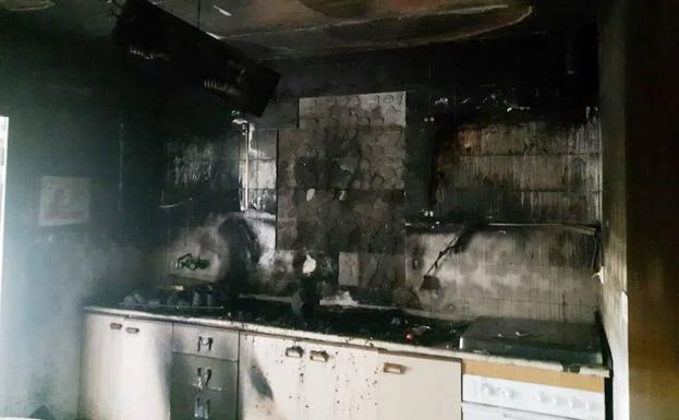 Un incendio quema la cocina de una vivienda en Casas de Belvís