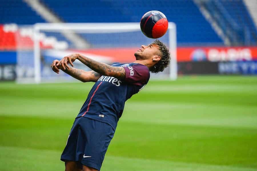 El futbolista brasileño ha causado gran expectación en su llegada a París para formar parte de la plantilla del PSG.